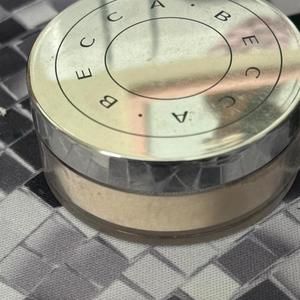 Becca Hydra Mist powder